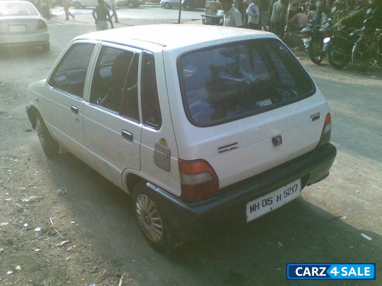 White Maruti Suzuki 800