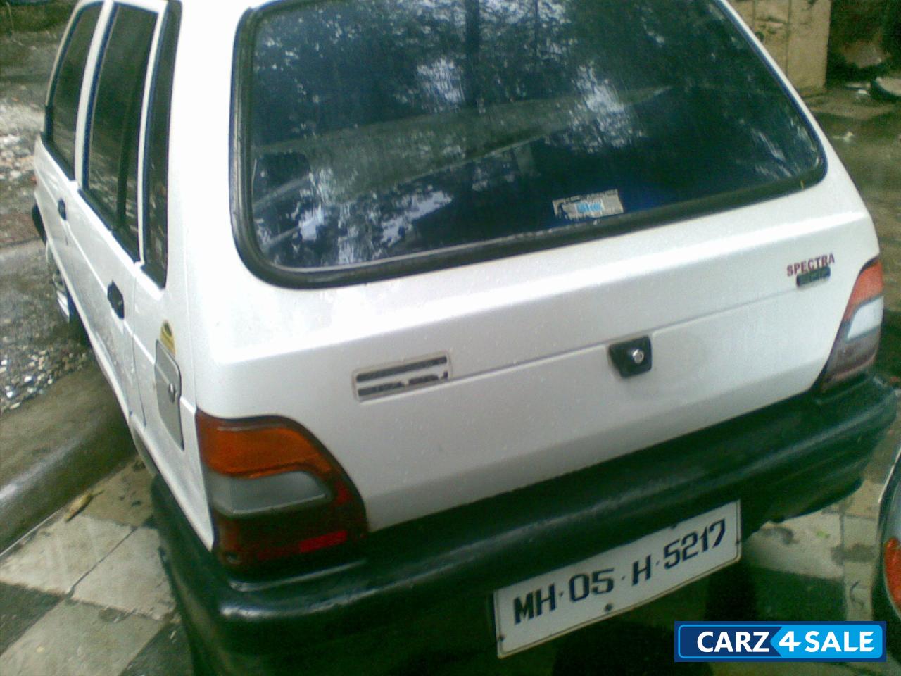 White Maruti Suzuki 800