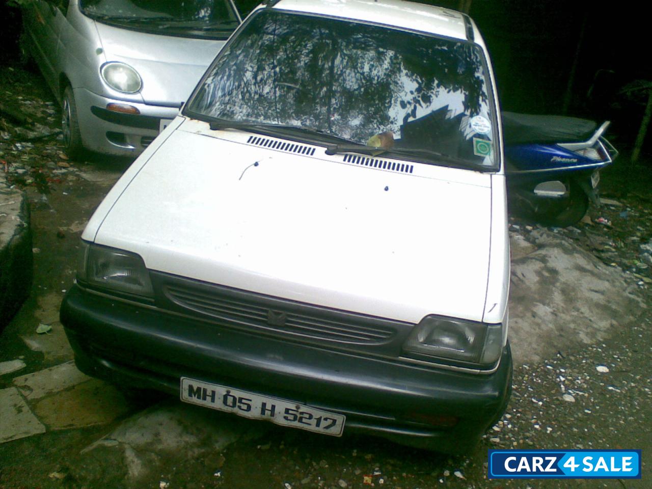 White Maruti Suzuki 800