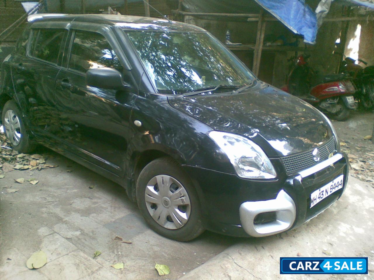 Black Maruti Suzuki Swift