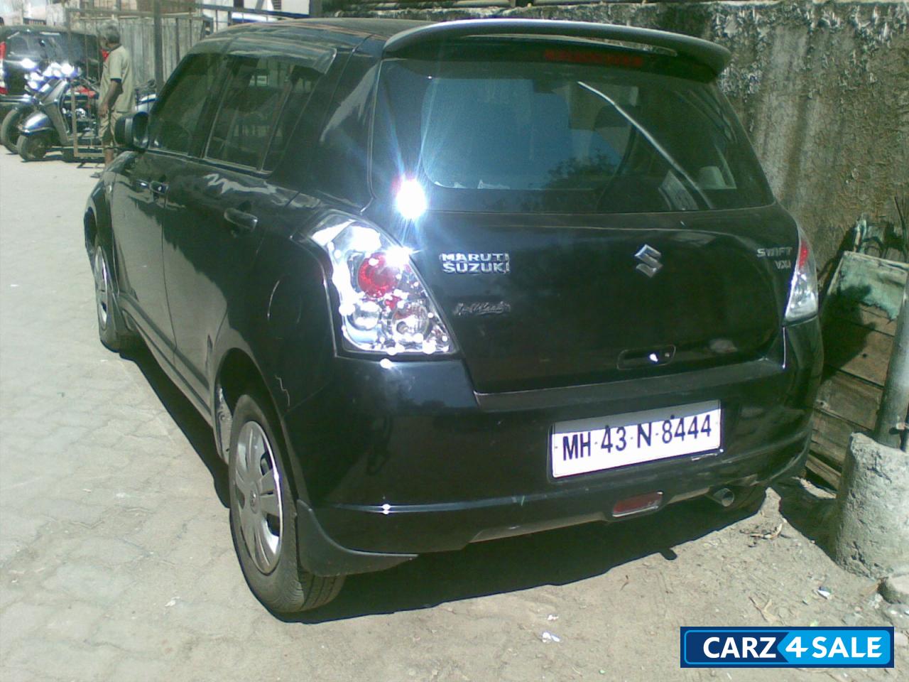 Black Maruti Suzuki Swift