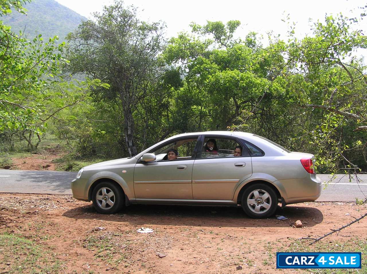 Beige Chevrolet Optra