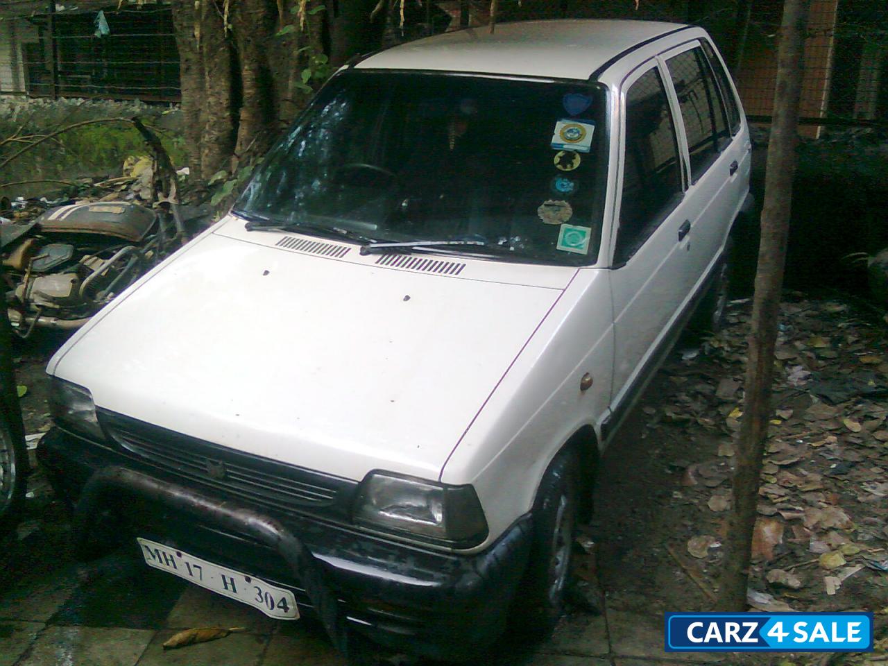 White Maruti Suzuki 800