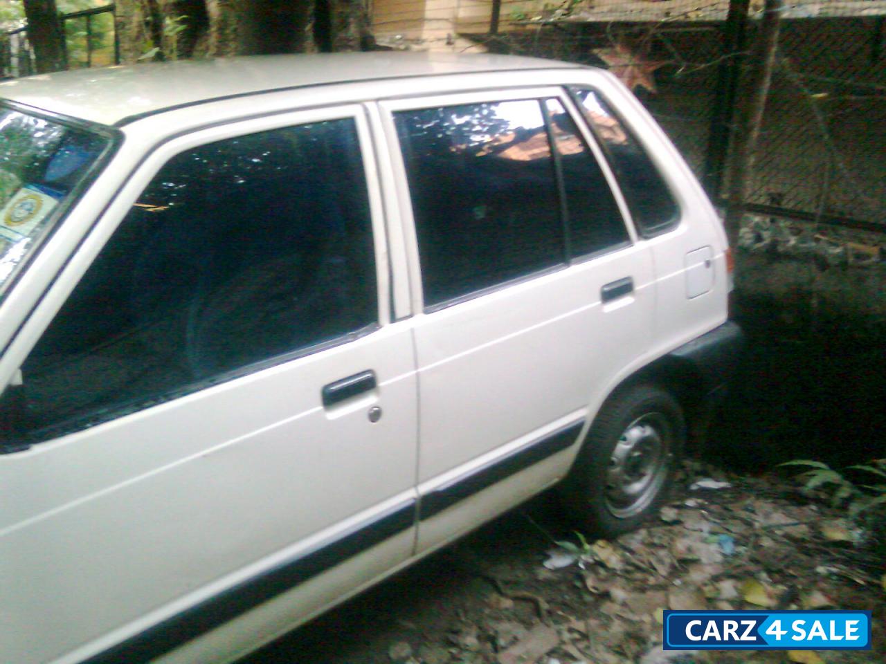 White Maruti Suzuki 800 White Maruti Suzuki 800