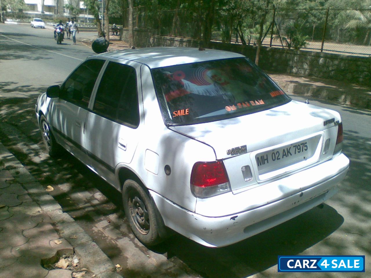 White Maruti Suzuki Esteem