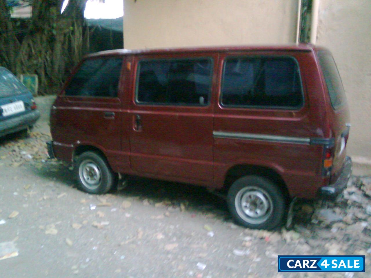 Maroon Maruti Suzuki Omni