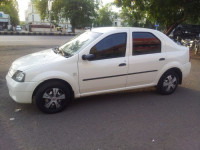 White Mahindra Renault Logan