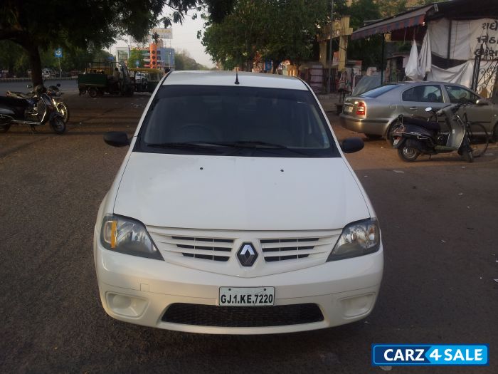 White Mahindra Renault Logan