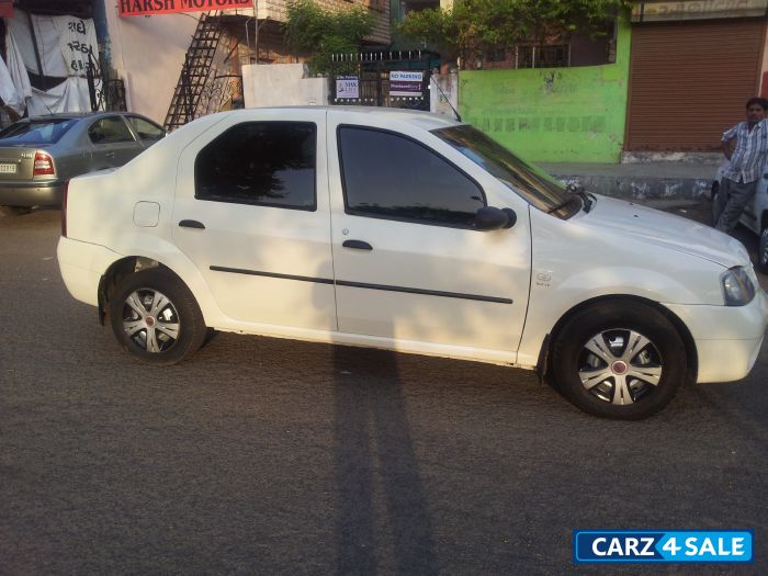 White Mahindra Renault Logan