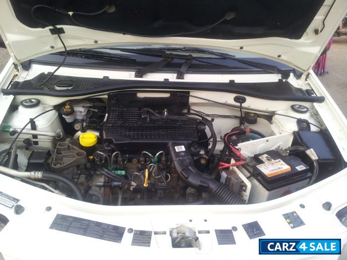 White Mahindra Renault Logan