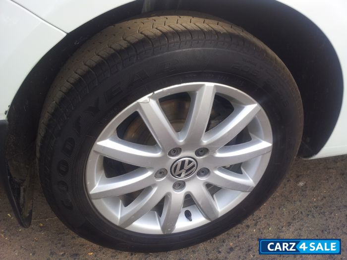 White Volkswagen Jetta White Volkswagen Jetta