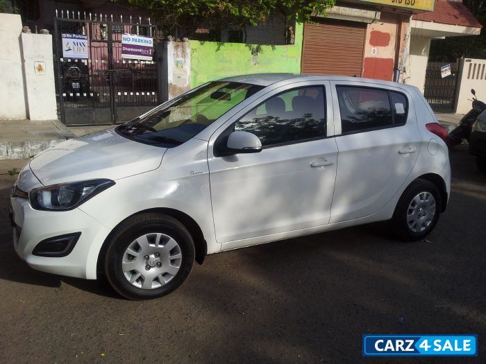 White Hyundai i20 Magna Optional 1.4D
