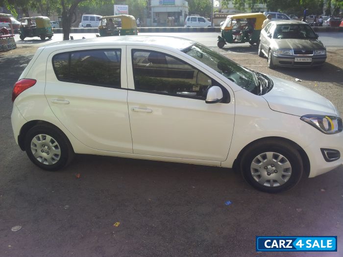 White Hyundai i20 Magna Optional 1.4D