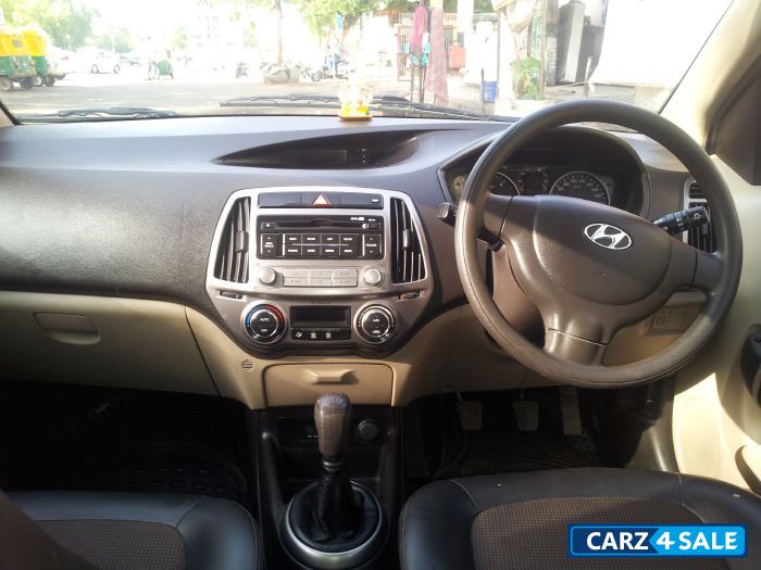 White Hyundai i20 Magna Optional 1.4D