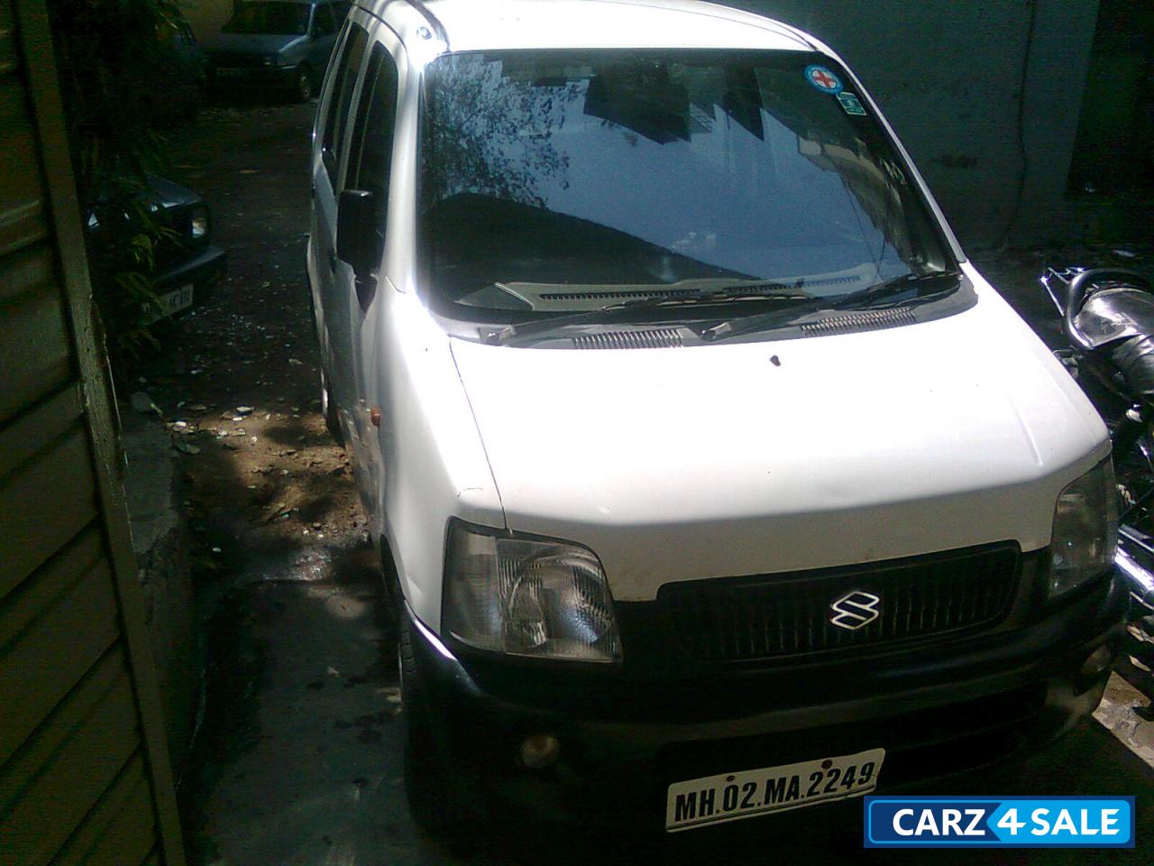 White Maruti Suzuki Wagon R