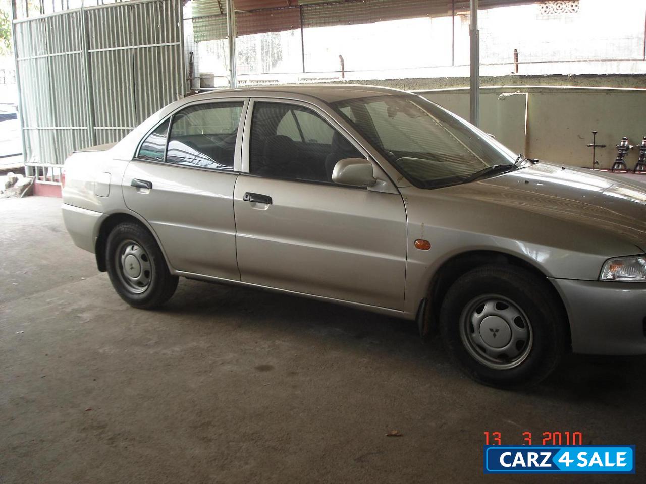 Peral Silver Mitsubishi Lancer