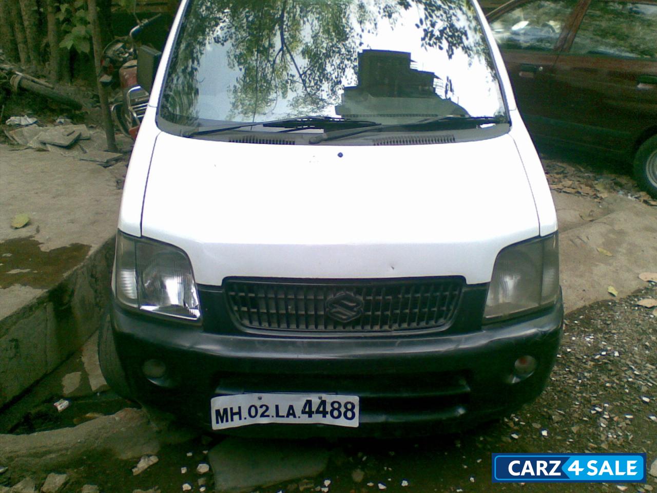 White Maruti Suzuki Wagon R