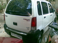 White Maruti Suzuki Wagon R