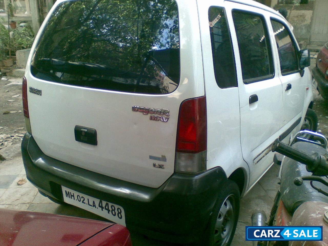 White Maruti Suzuki Wagon R