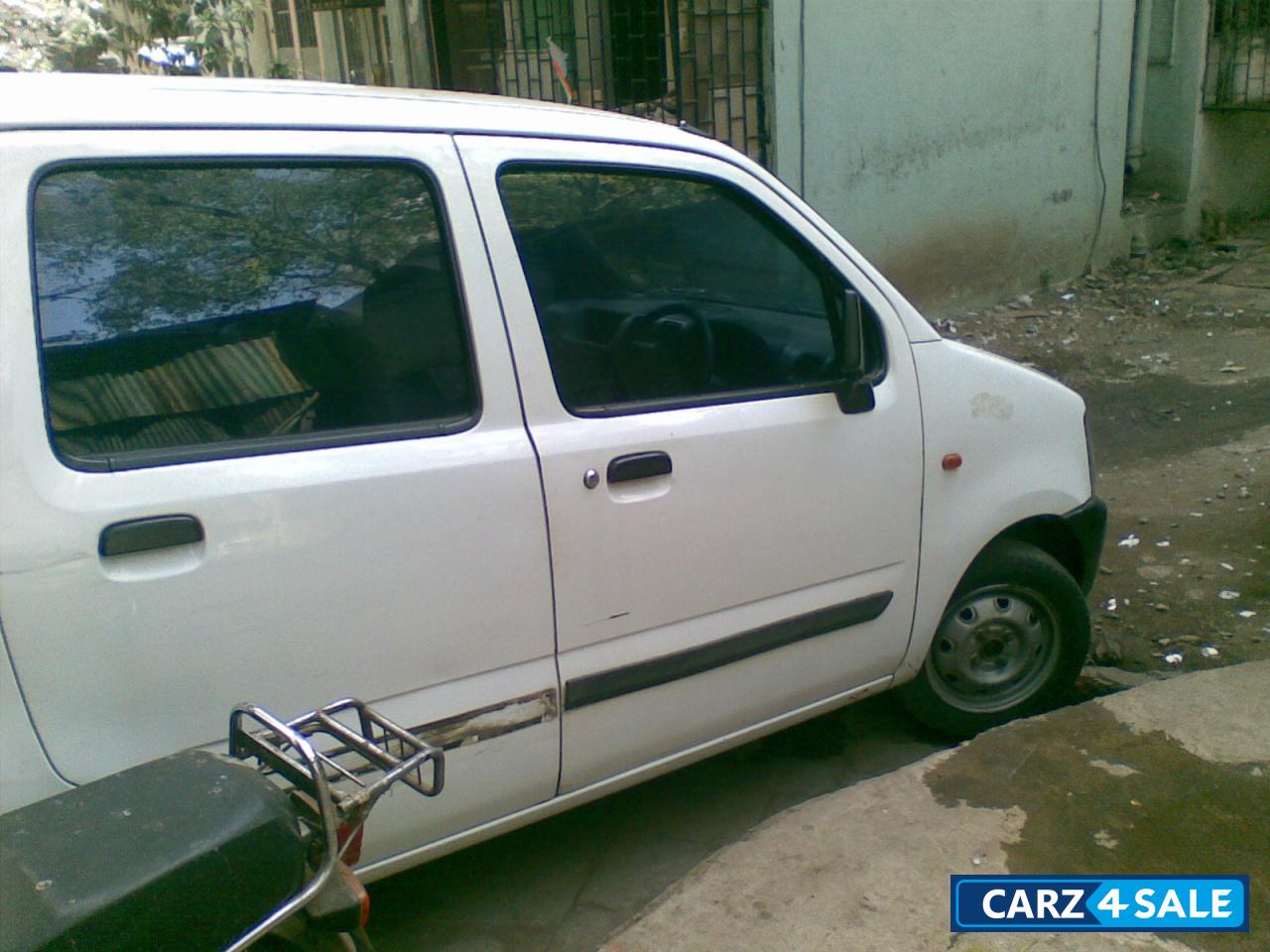 White Maruti Suzuki Wagon R