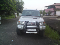 White Silver Mitsubishi Pajero