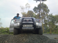 White Silver Mitsubishi Pajero