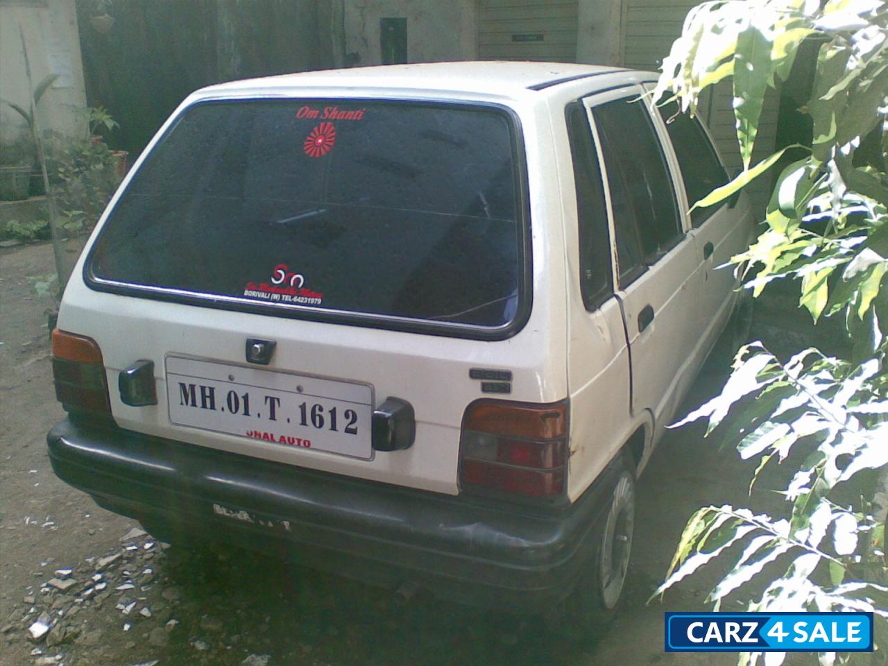 White Maruti Suzuki 800