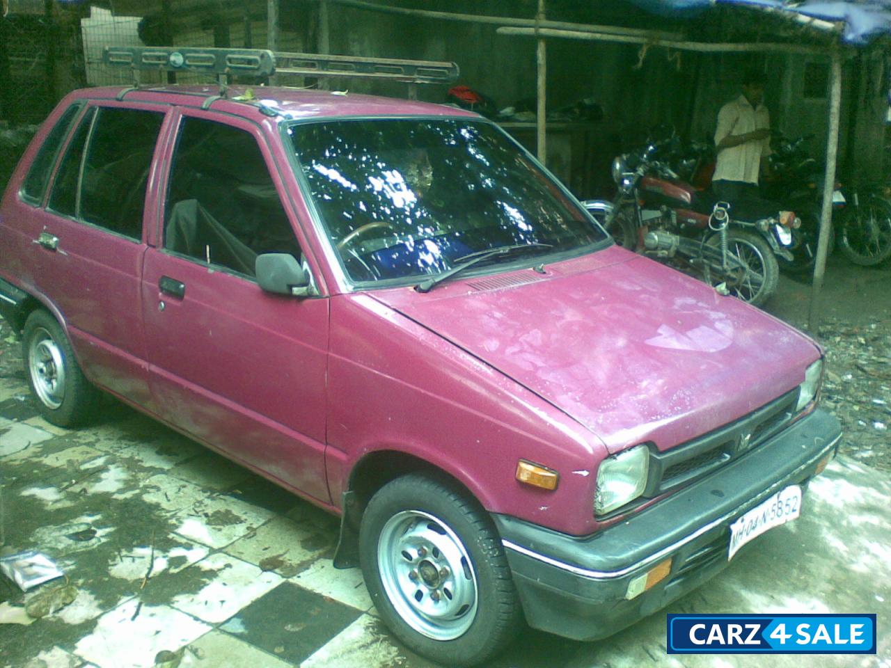 Maroon Maruti Suzuki 800