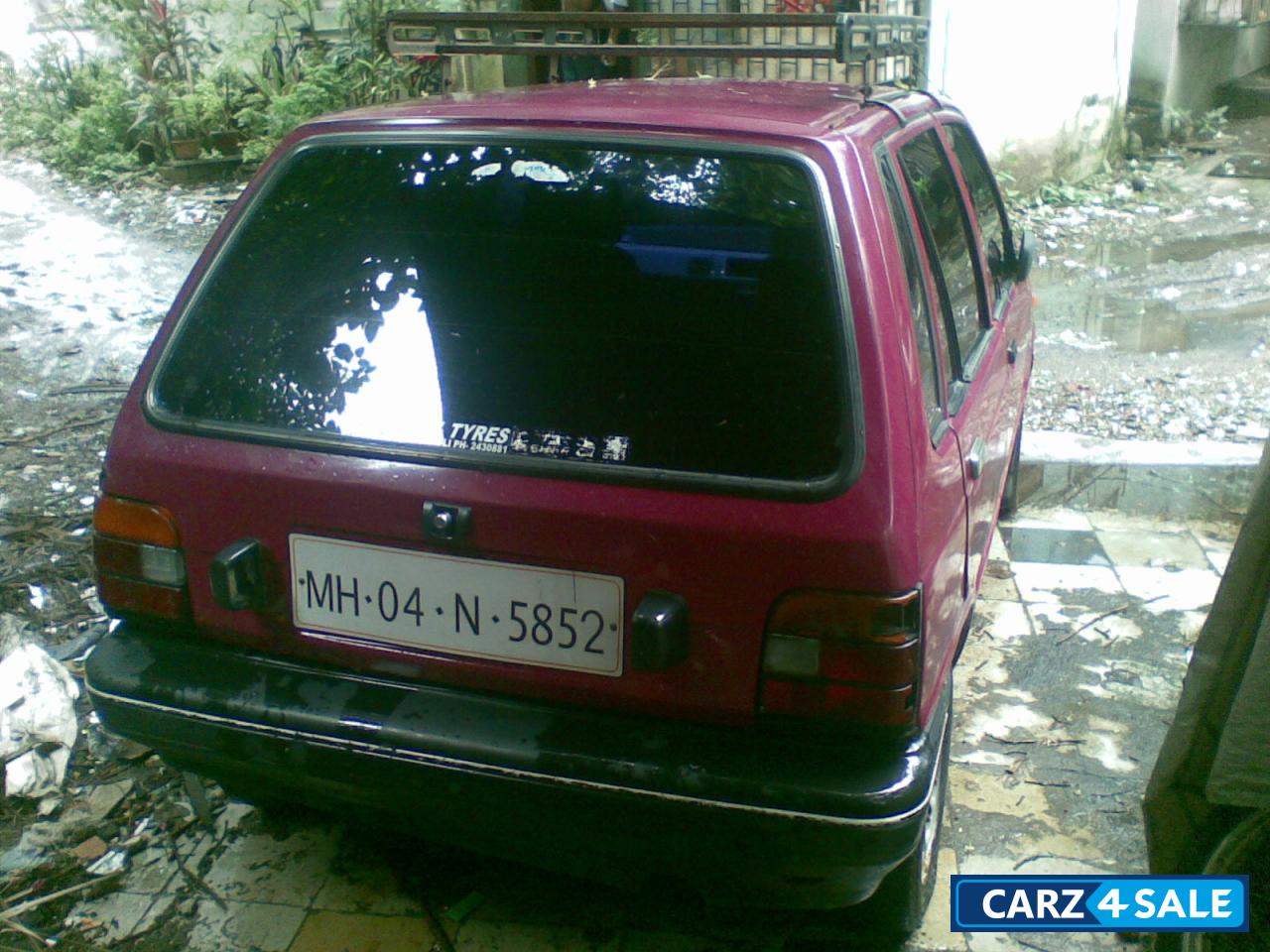 Maroon Maruti Suzuki 800