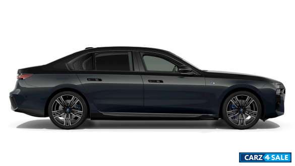 BMW i7 xDrive60 Electric - Side view