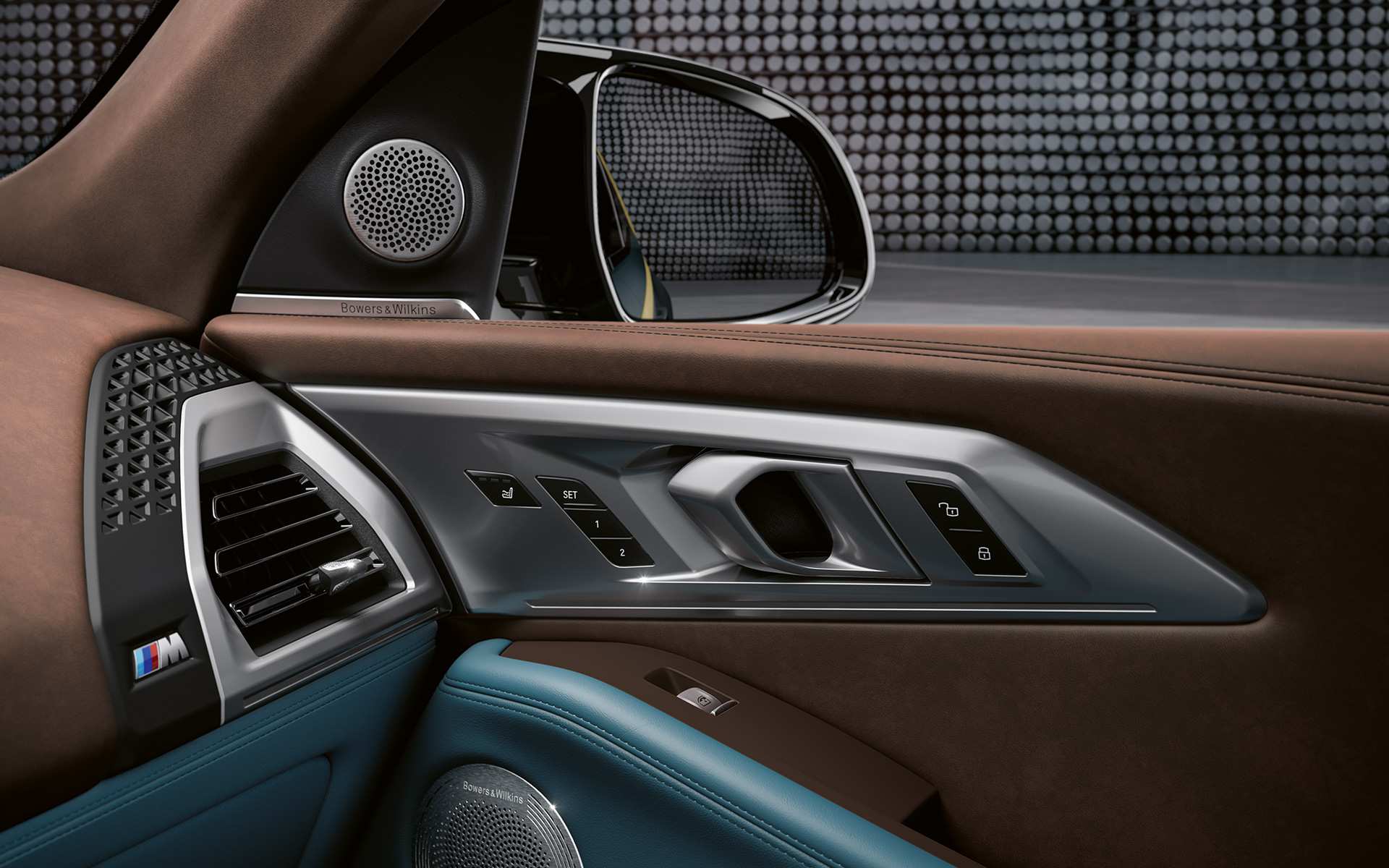 BMW XM Hybrid - Bowers & Wilkins Diamond surround sound system