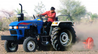 Eicher Tractor 551