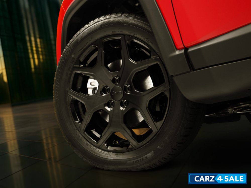 Jeep Compass Trail Edition 4x2 Diesel 6MT 43.18 cm Alloy Wheels