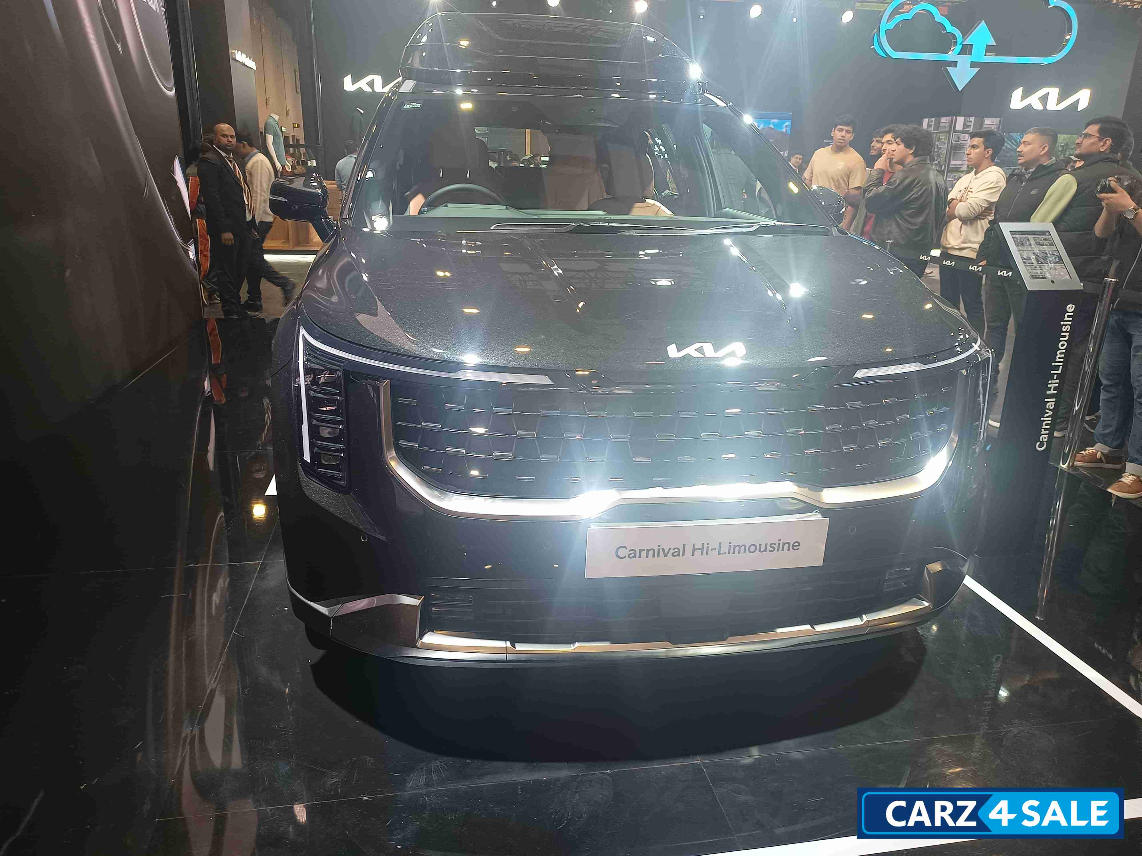 Kia Carnival Hi Limousine