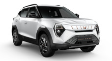 Mahindra XUV 3XO EV AX5