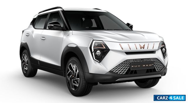 Mahindra XUV 3XO EV AX5