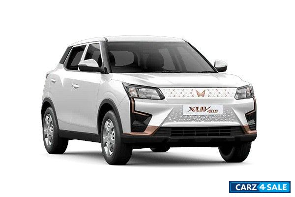Mahindra XUV400 EC Pro Everest White