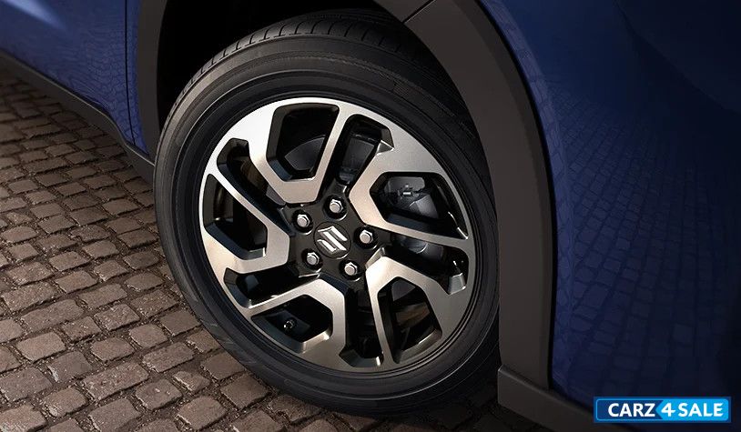 Maruti Suzuki Invicto Strong Hybrid Zeta Plus 2L CVT 8 STR Petrol