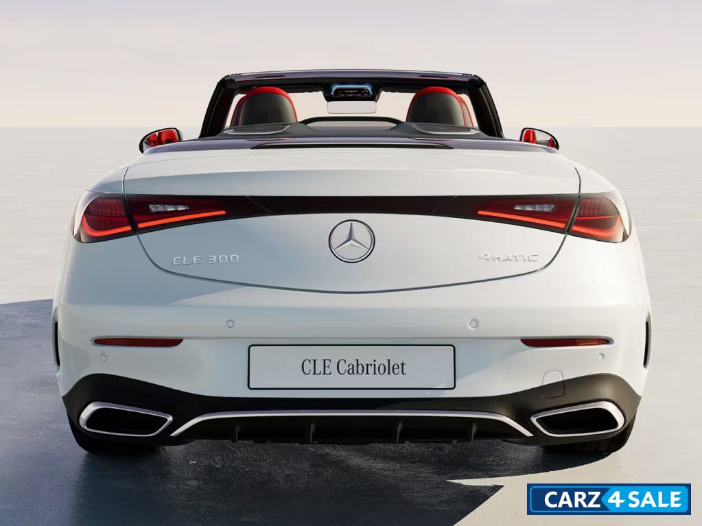 Mercedes-Benz CLE 300 Cabriolet 4MATIC Two-section tail lights with connecting design element
