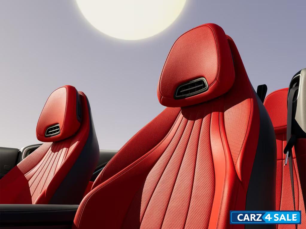 Mercedes-Benz CLE 300 Cabriolet 4MATIC Elegantly designed multicontour with integrated speakers