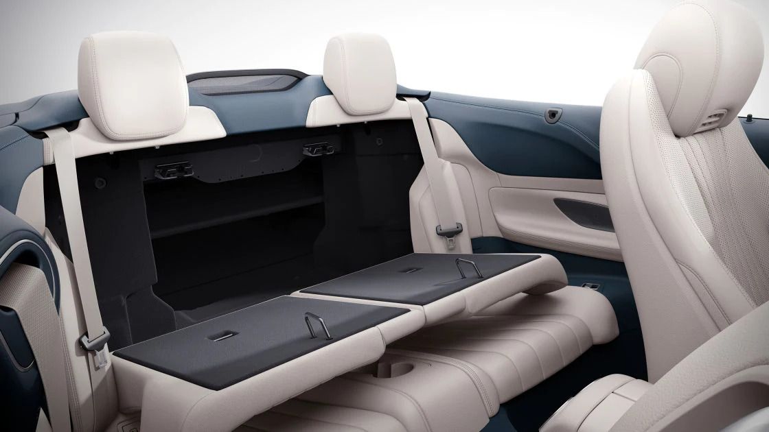 Mercedes-Benz E-Class AMG E 53 4MATIC Cabriolet - Folding rear seat backrests
