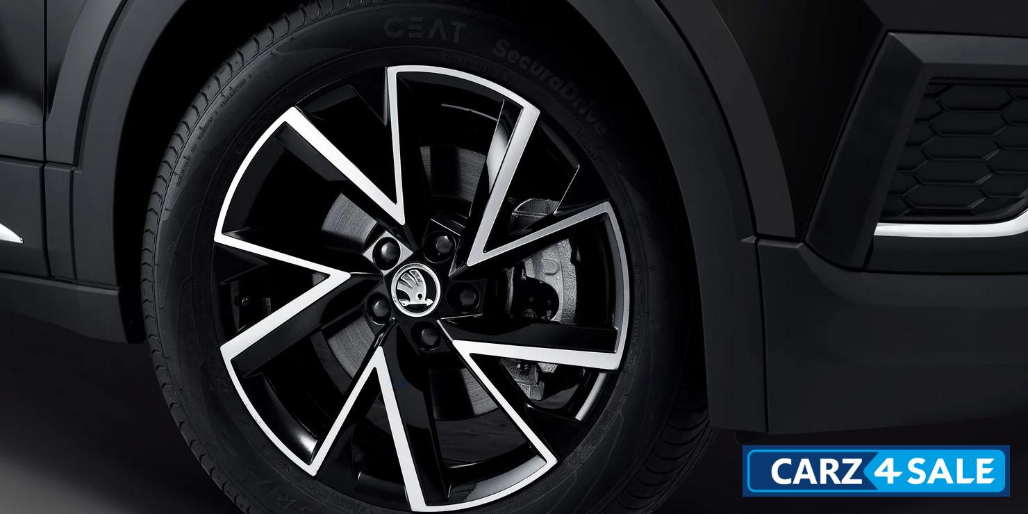 Skoda Kushaq Elegance Edition 1.5 TSI Petrol MT Dual-Tone Alloy Wheels