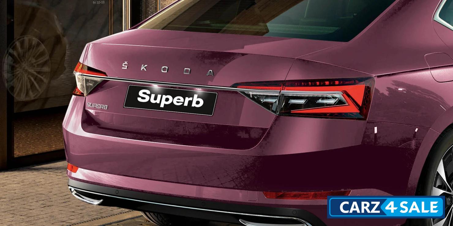 Skoda Superb 2024 The rear bumper is completed with an elegant chrome-plated strip