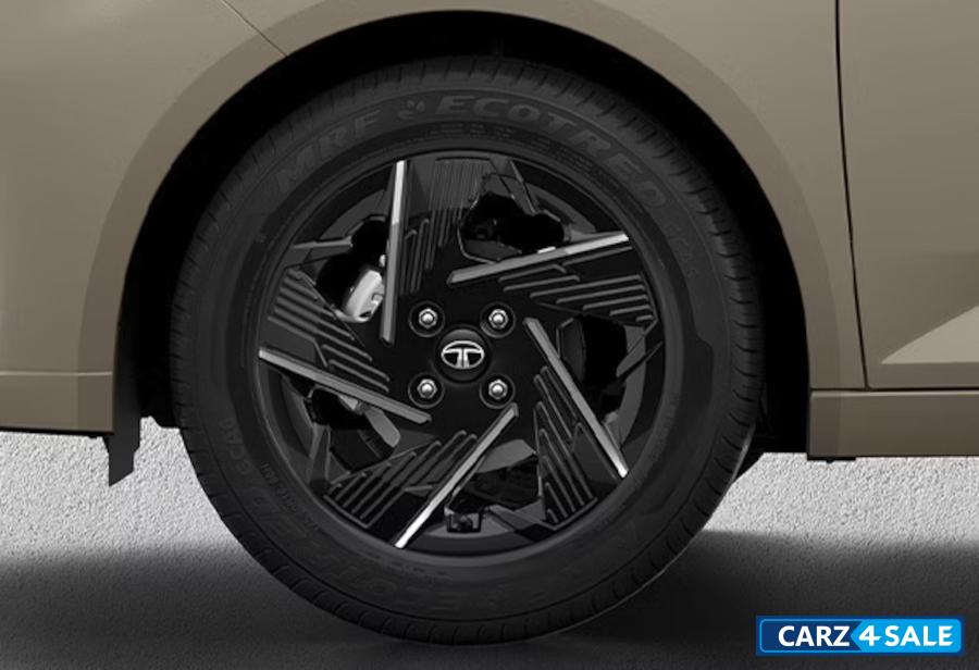 Tata Altroz 2025 Diamond Cut R16 Alloy Wheels