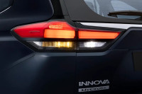 Toyota Innova Hycross ZX(O) 7S Hybrid AT
