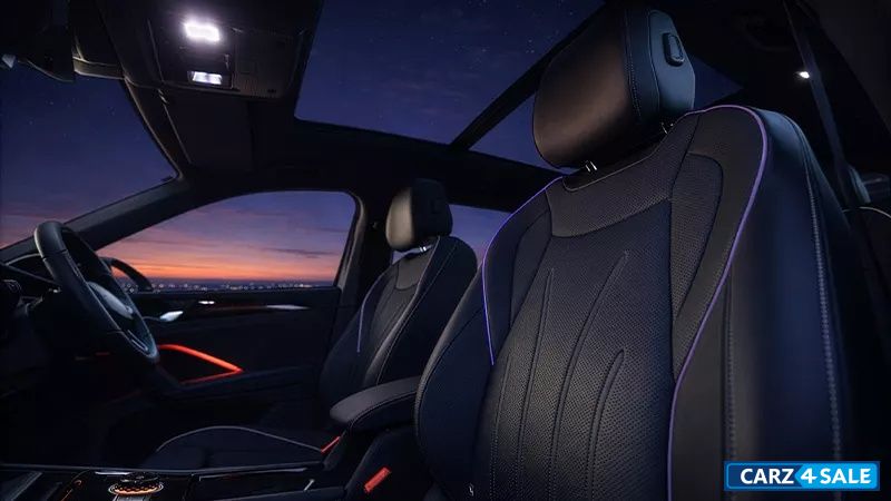 Volkswagen Tayron R-Line Varenna Leatherette Seats with massage and ventilation