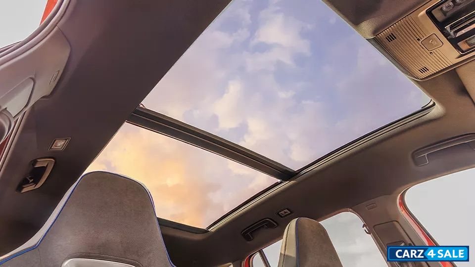 Volkswagen Tiguan R-Line Panoramic Sunroof